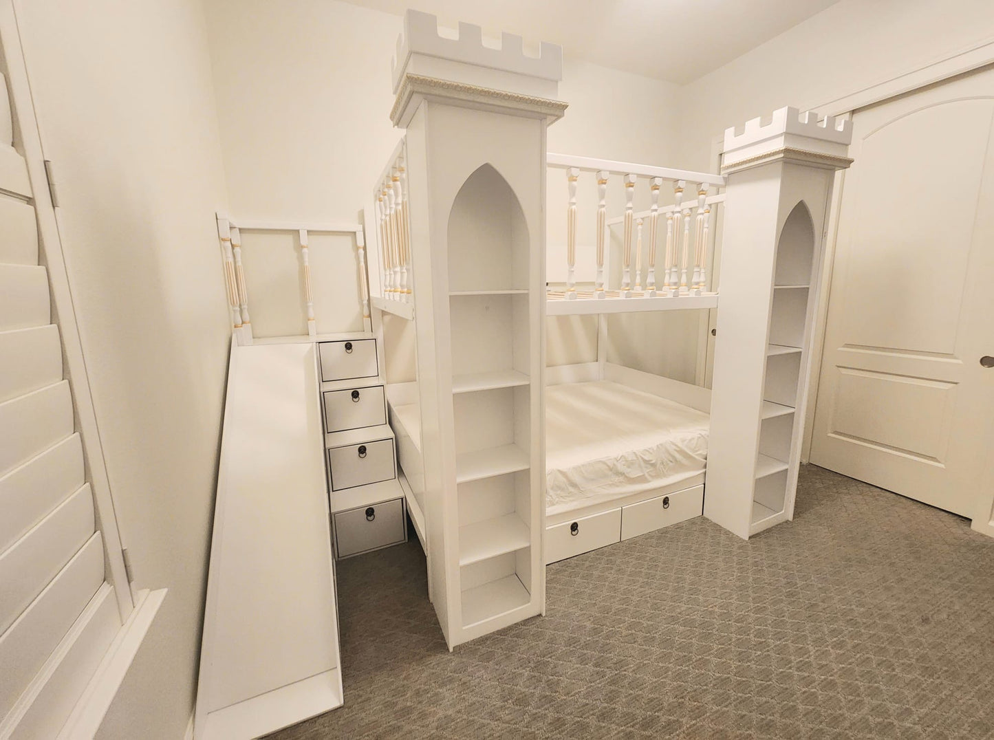 Princess castle bed - Linas & Sons
