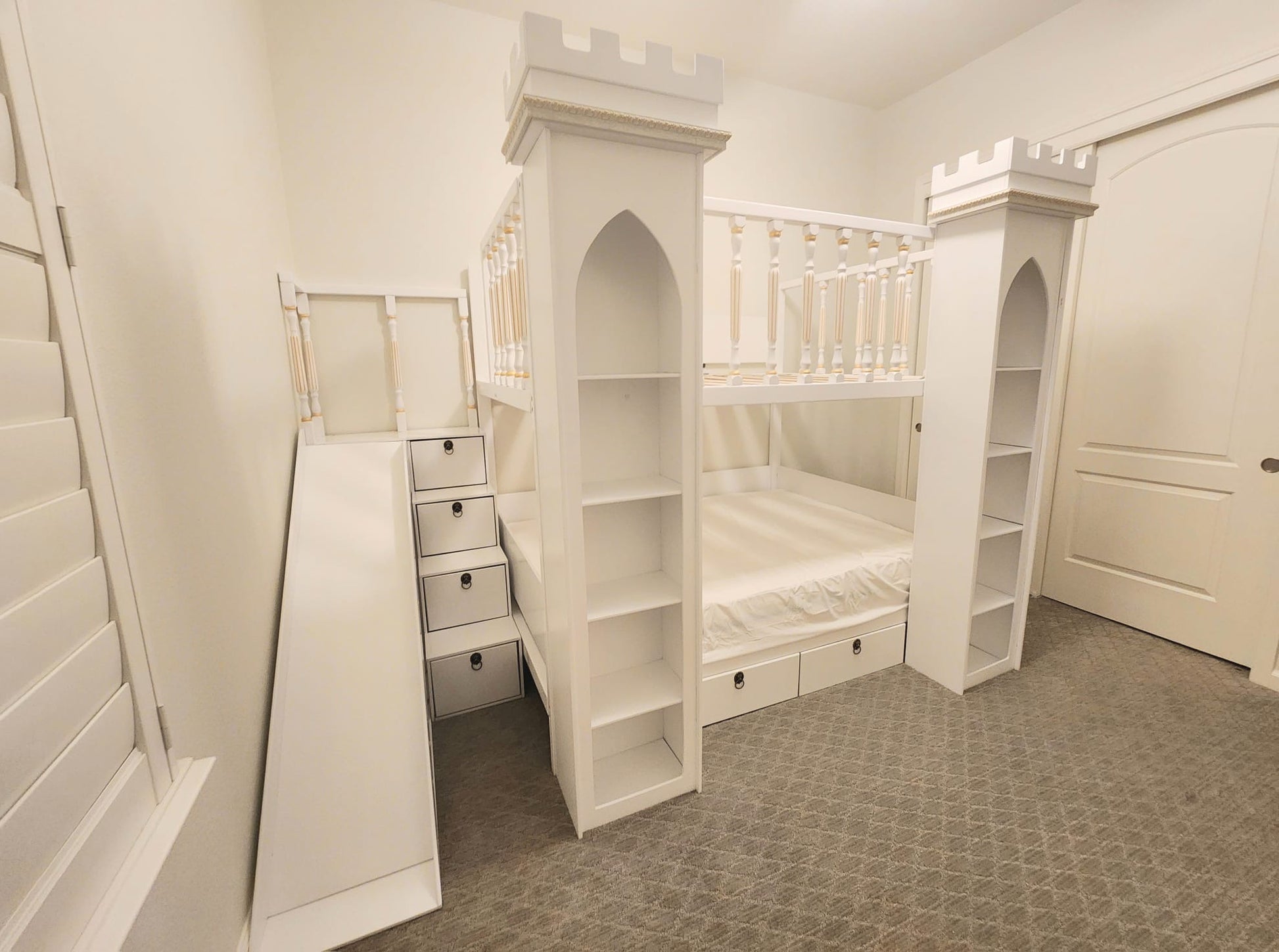 Princess castle bed with slide - Linas & Sons