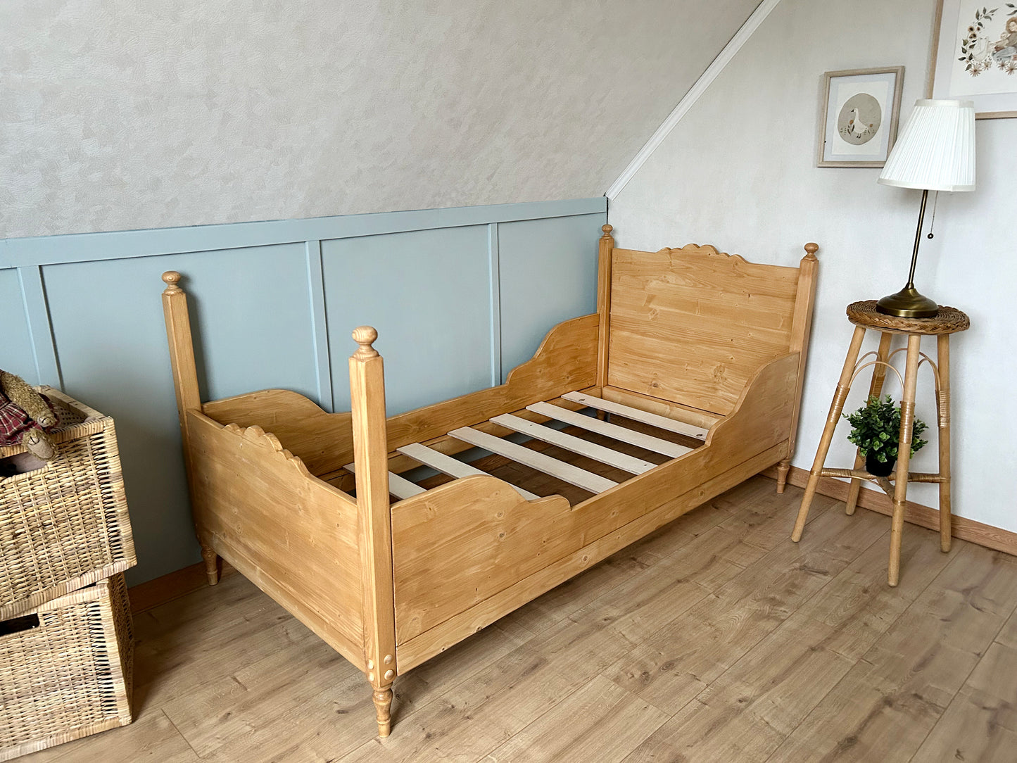 Toddler Vintage design Sleigh Bed, antique pine color - Linas & Sons