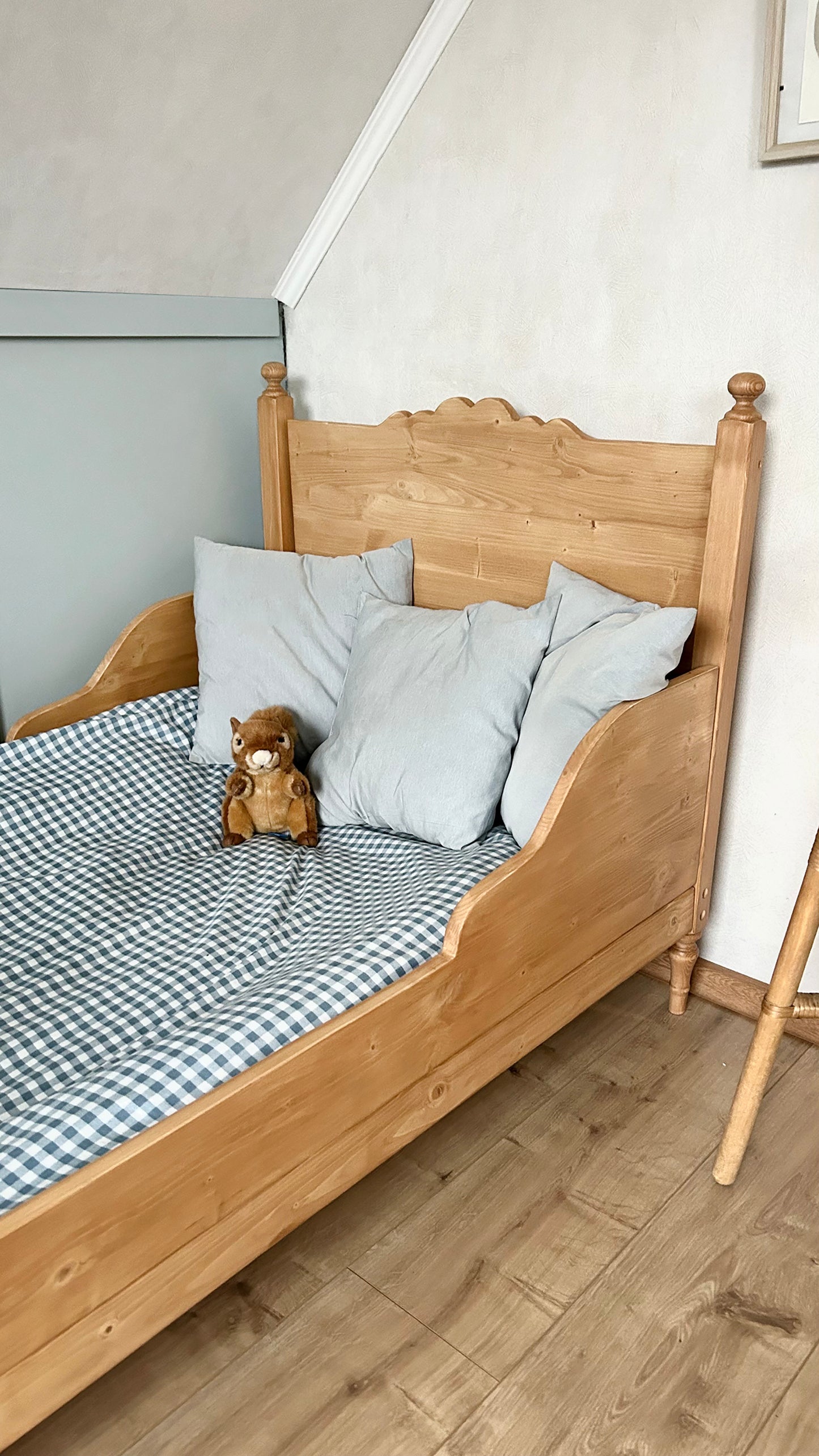 Toddler Vintage design Sleigh Bed, antique pine color